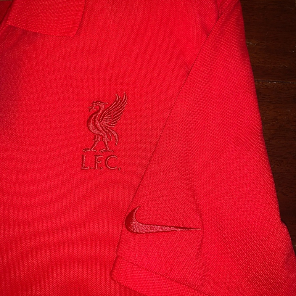 Soccer Liverpool Red polo size large